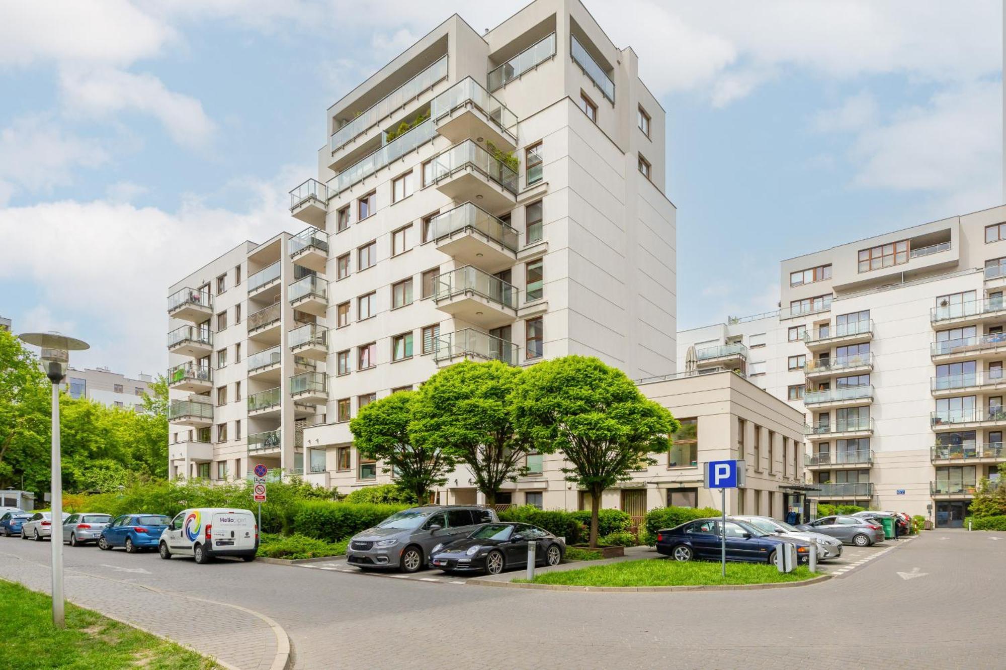 Apartament With Parking Near Metro Mlociny By Renters Warszawa