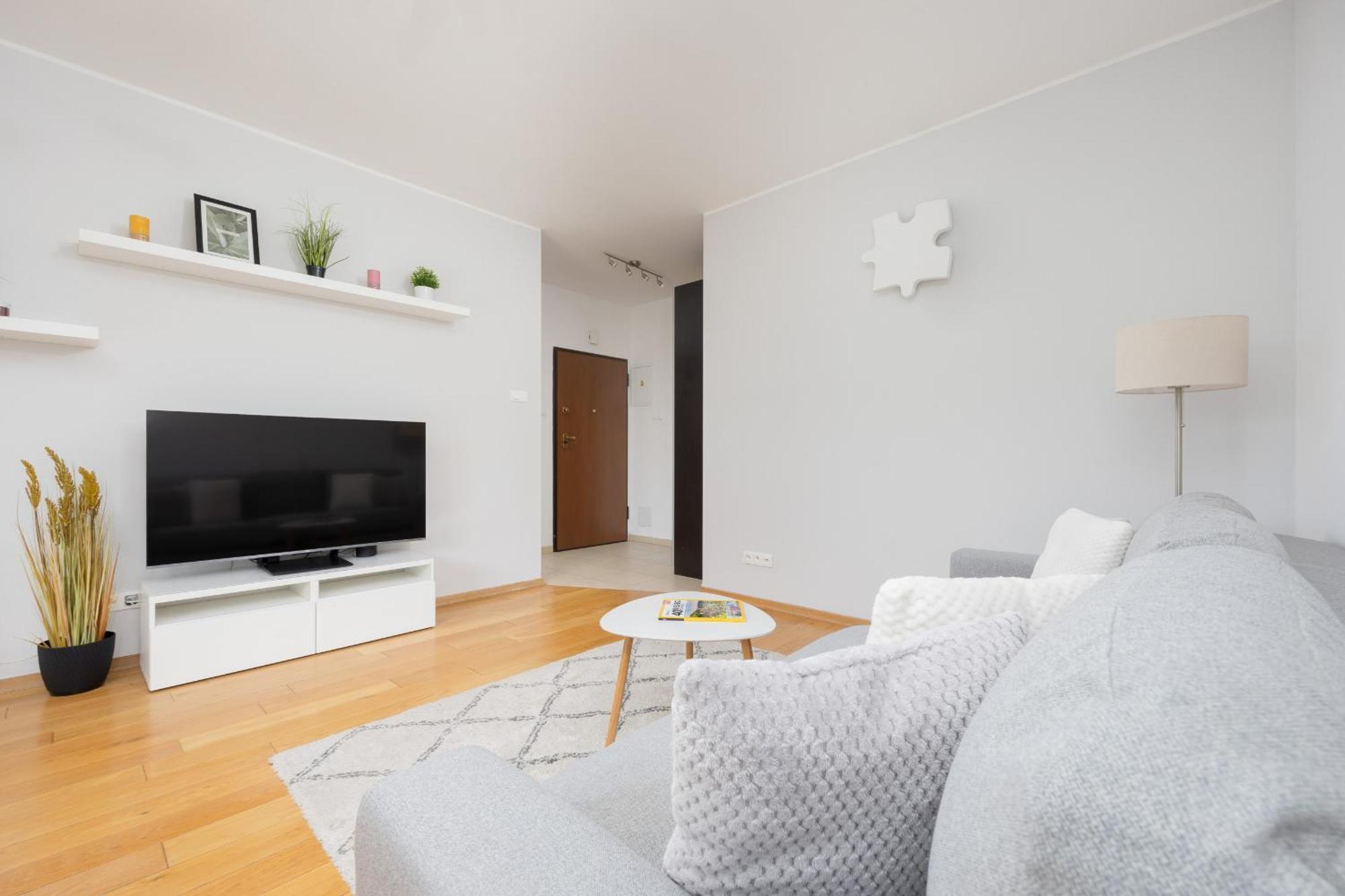 Apartament With Parking Near Metro Mlociny By Renters *